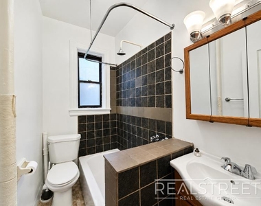 693 East New York Avenue - Photo Thumbnail 8