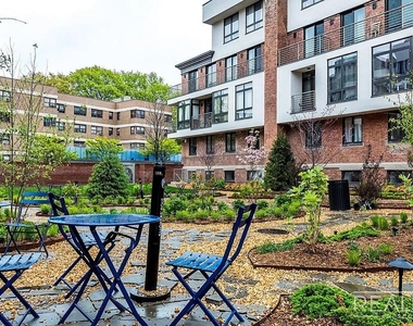 185 Leonard Street - Photo Thumbnail 9