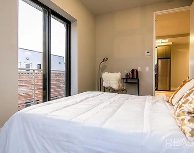 185 Leonard Street - Photo Thumbnail 6