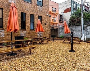 185 Leonard Street - Photo Thumbnail 12