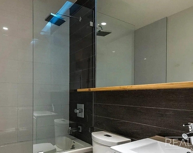 185 Leonard Street - Photo Thumbnail 10