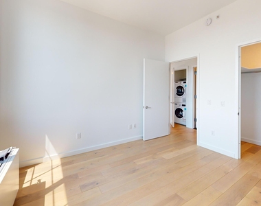 144-74 Northern Boulevard - Photo Thumbnail 7