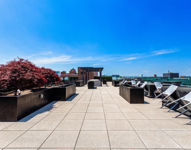 144-74 Northern Boulevard - Photo Thumbnail 10