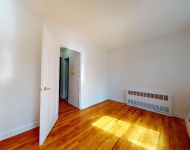 East 93 Street - Photo Thumbnail 3