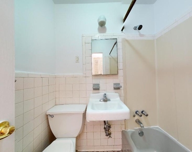East 93 Street - Photo Thumbnail 5