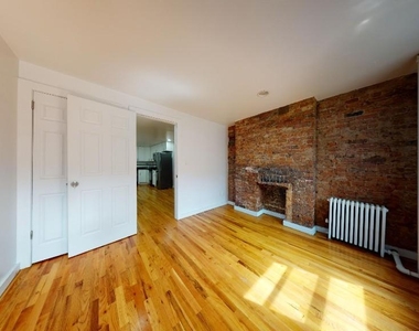 East 7th Street - Photo Thumbnail 5