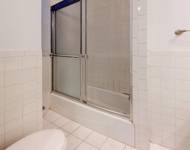 East 89 Street - Photo Thumbnail 5