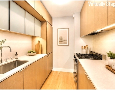 225 Rector Pl - Photo Thumbnail 3