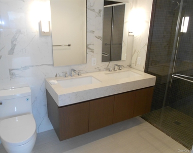 138-35 39 Avenue - Photo Thumbnail 5
