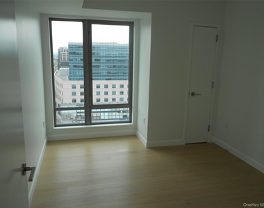 138-35 39 Avenue - Photo Thumbnail 4