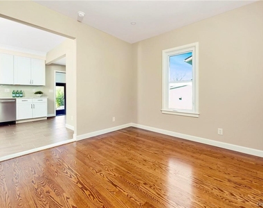 9 Todd Place - Photo Thumbnail 8