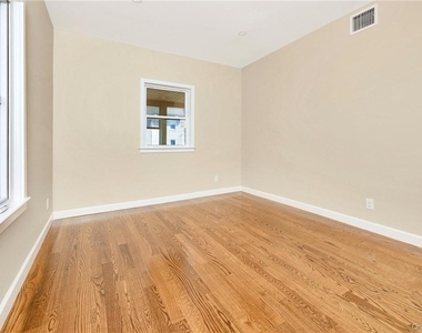 9 Todd Place - Photo Thumbnail 11
