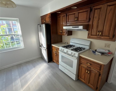 18316 64th Avenue - Photo Thumbnail 7