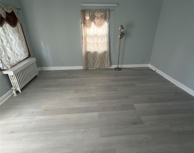 18316 64th Avenue - Photo Thumbnail 3
