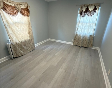 18316 64th Avenue - Photo Thumbnail 2