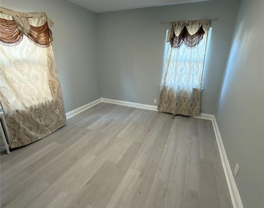 18316 64th Avenue - Photo Thumbnail 1