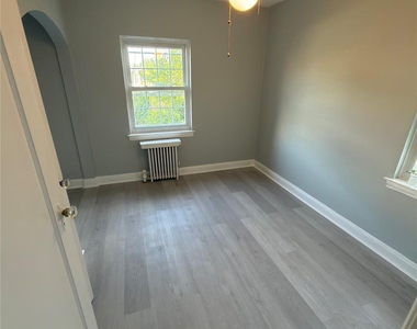 18316 64th Avenue - Photo Thumbnail 4
