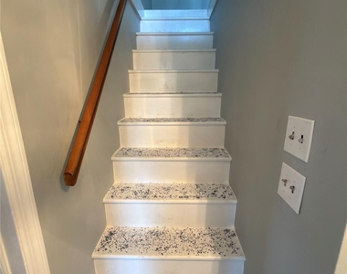 18316 64th Avenue - Photo Thumbnail 9
