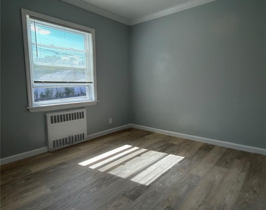 56-40 175 Place - Photo Thumbnail 12