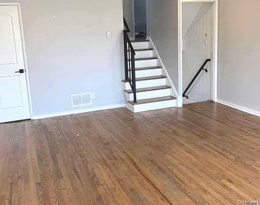 98 North Road - Photo Thumbnail 1