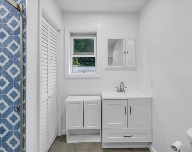 158 Continental Avenue - Photo Thumbnail 7