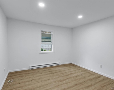 158 Continental Avenue - Photo Thumbnail 5