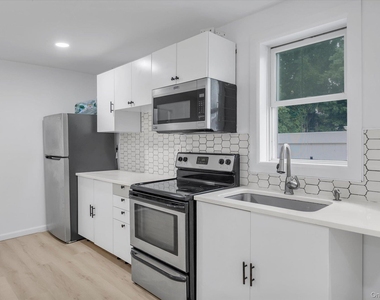 158 Continental Avenue - Photo Thumbnail 4