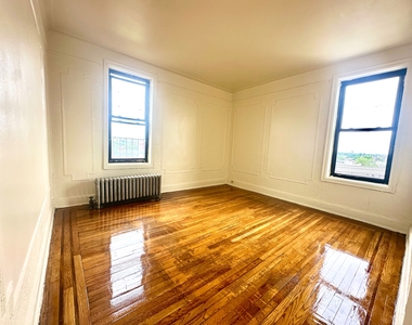 Woodside Avenue and 63rd Street - Photo Thumbnail 5