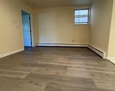 286 Main Street - Photo Thumbnail 12