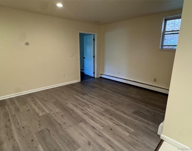 286 Main Street - Photo Thumbnail 11