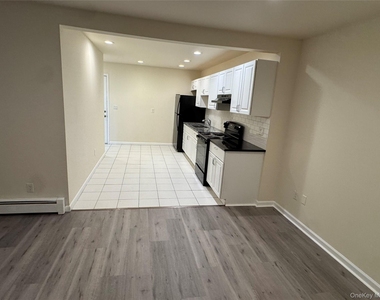 286 Main Street - Photo Thumbnail 17