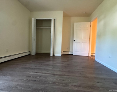 286 Main Street - Photo Thumbnail 16