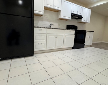 286 Main Street - Photo Thumbnail 9