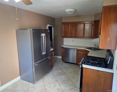 220 Raff Avenue - Photo Thumbnail 1