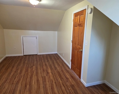 220 Raff Avenue - Photo Thumbnail 15