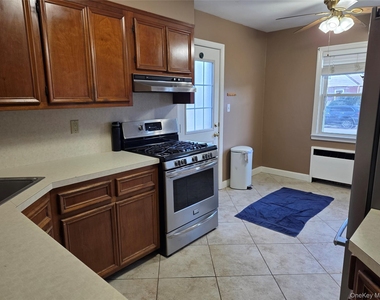 220 Raff Avenue - Photo Thumbnail 3