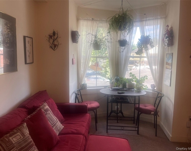 1106 Main Street - Photo Thumbnail 2