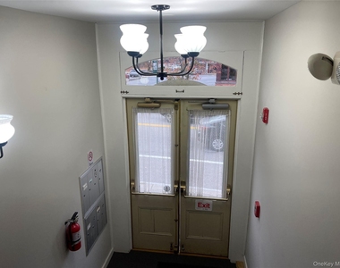 1106 Main Street - Photo Thumbnail 11
