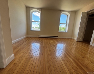 155 Main Street - Photo Thumbnail 8