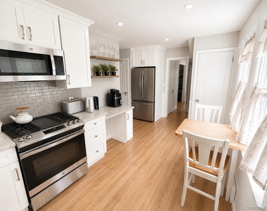 215 Seventh Avenue - Photo Thumbnail 2