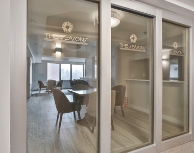 4 Martine Avenue - Photo Thumbnail 10