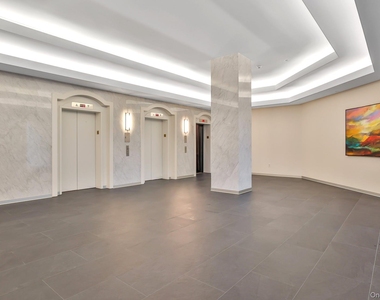 4 Martine Avenue - Photo Thumbnail 4