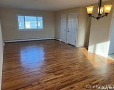 3540 Bayview - Photo Thumbnail 1
