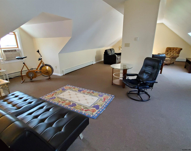 134 Woodlawn Avenue - Photo Thumbnail 9