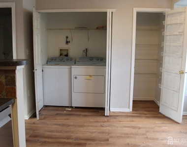 53 Giera Court - Photo Thumbnail 15