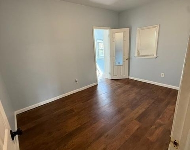 423 Augustine Place - Photo Thumbnail 2