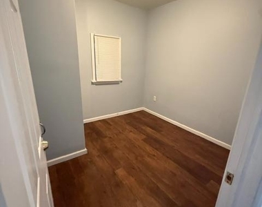 423 Augustine Place - Photo Thumbnail 3