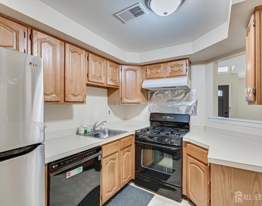 906 Montague Avenue - Photo Thumbnail 10