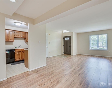 906 Montague Avenue - Photo Thumbnail 4