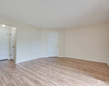906 Montague Avenue - Photo Thumbnail 12